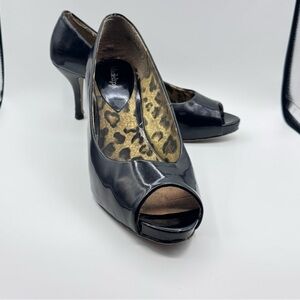 Madeline Glossy Patent Black Peep-Toe 3” Heels approx sz 9
